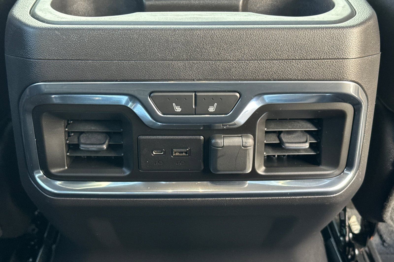 Used 2020 Chevrolet Silverado 1500 High Country w/ Technology Package image 38