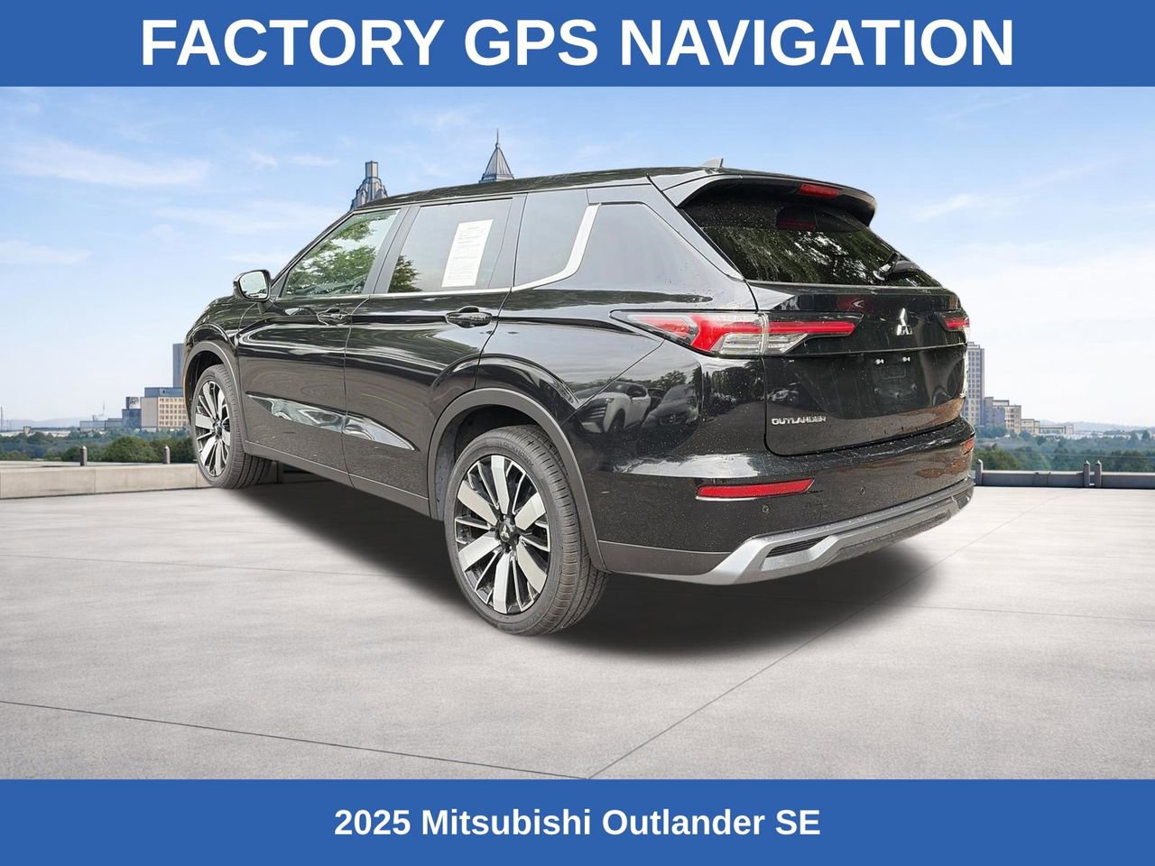 Used 2025 Mitsubishi Outlander SE FWD image 3