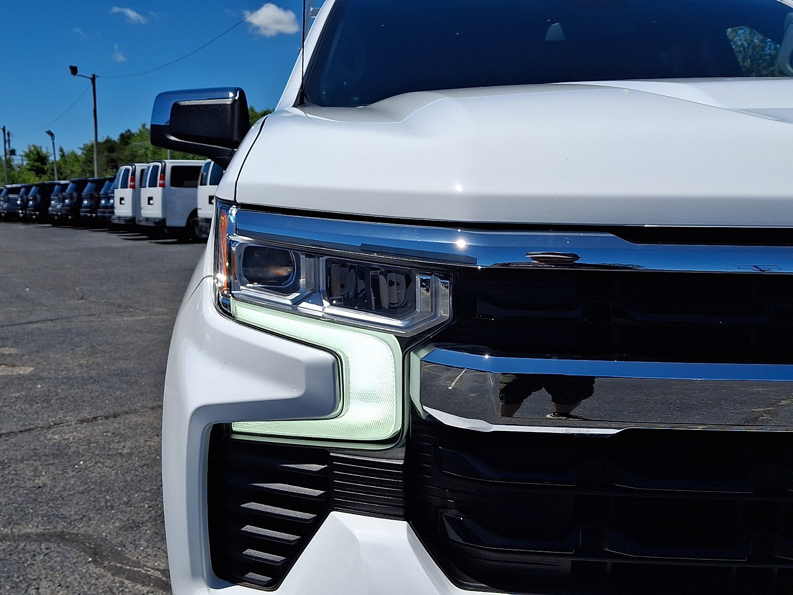 Used 2025 Chevrolet Silverado 1500 LT AWD/4WD image 10