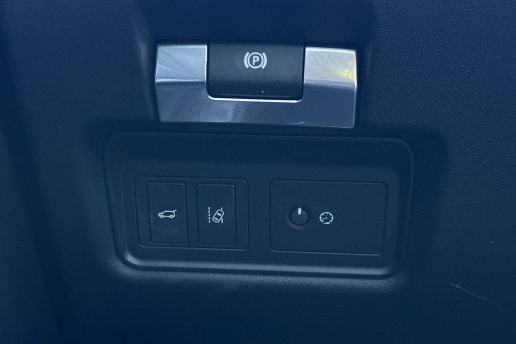 Used 2020 Jaguar E-PACE SE image 30