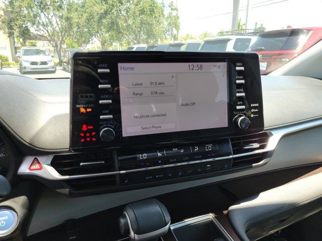 Used 2024 Toyota Sienna XLE FWD image 24