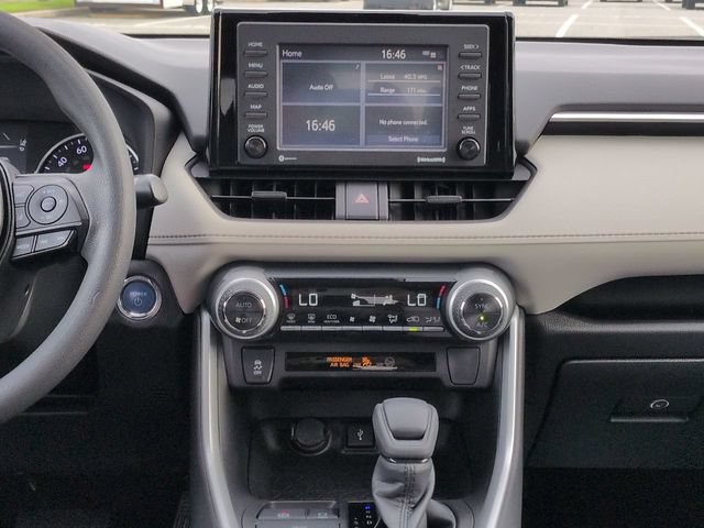 Certified 2022 Toyota RAV4 XLE w/ Convenience Package AWD/4WD image 18