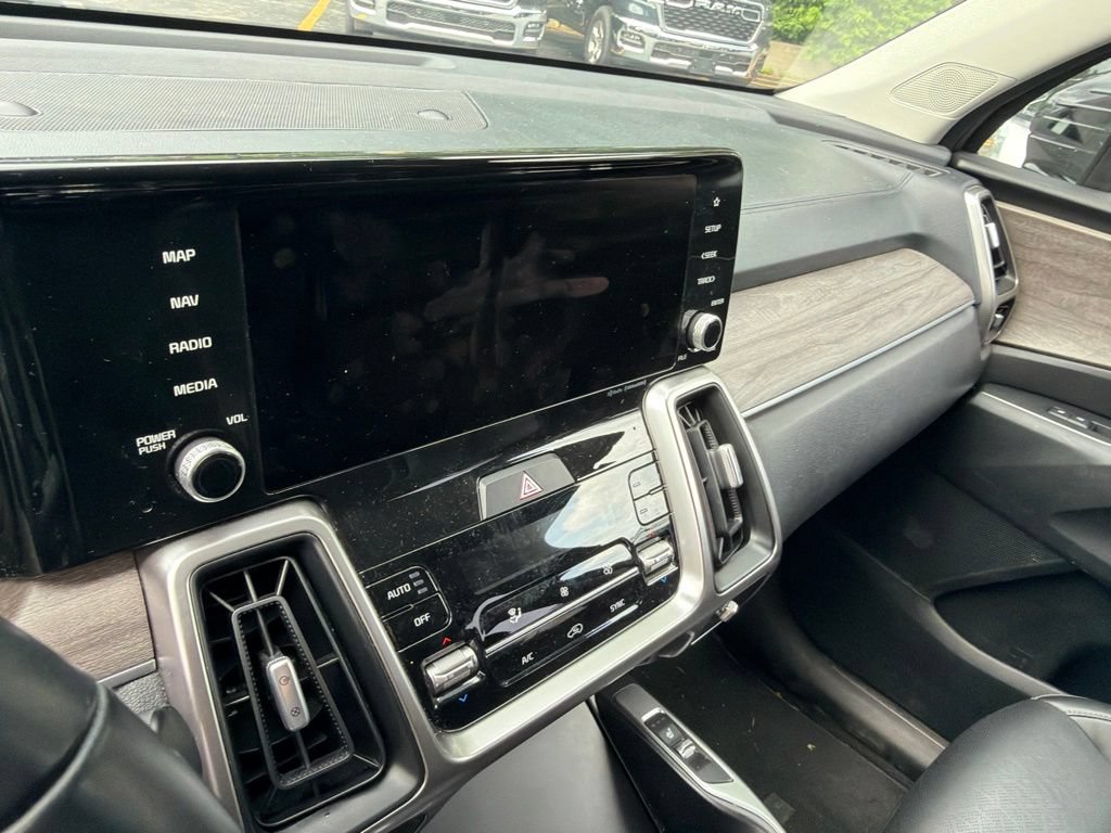 Used 2022 Kia Sorento S w/ Panoramic Sunroof Package AWD/4WD image 11