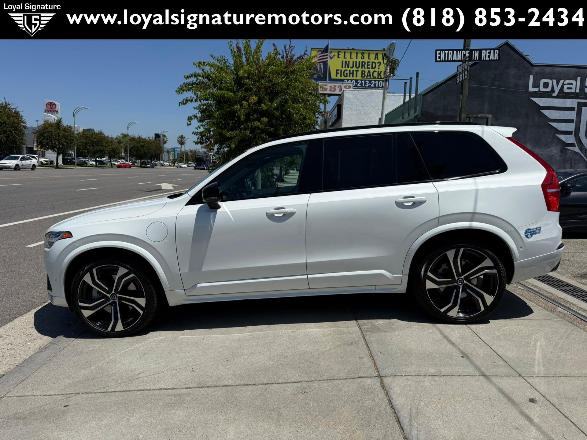 Used 2021 Volvo XC90 T8 R-Design w/ Advanced Package AWD/4WD image 4