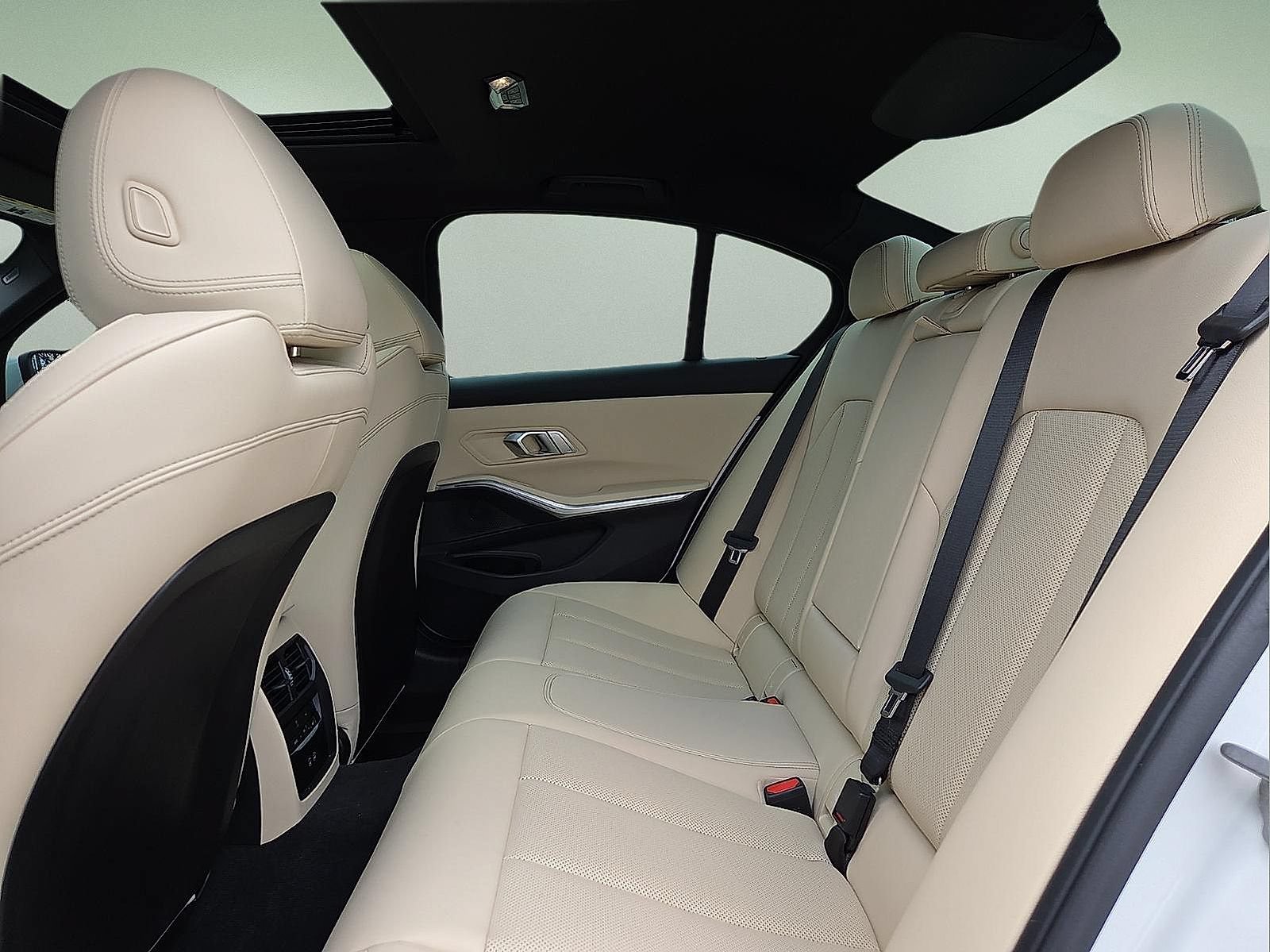 Used 2026 BMW 330i Sedan w/ Premium Package RWD image 10