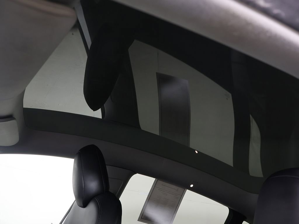 Used 2020 Tesla Model Y Long Range image 21