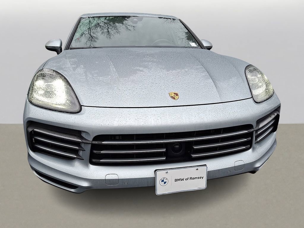 Used 2023 Porsche Cayenne w/ Premium Package image 2