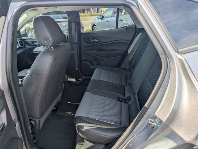Used 2025 Chevrolet Trax LT w/ LT Convenience Package FWD image 9