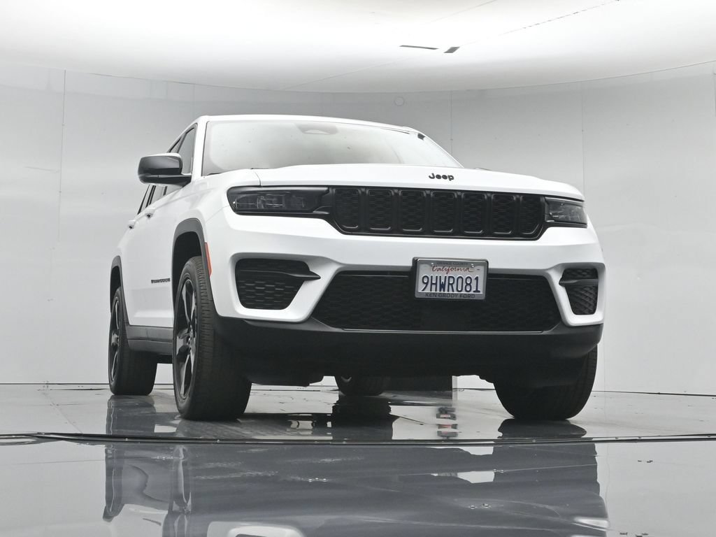 Used 2023 Jeep Grand Cherokee Laredo AWD/4WD image 50