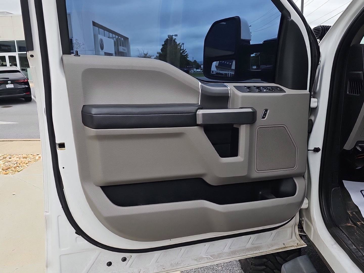 Used 2017 Ford F250 XLT w/ XLT Premium Package AWD/4WD image 18