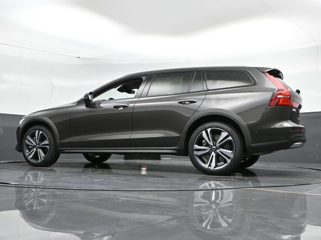 New 2025 Volvo V60 B5 Cross Country Plus w/ Protection Package Premier image 46
