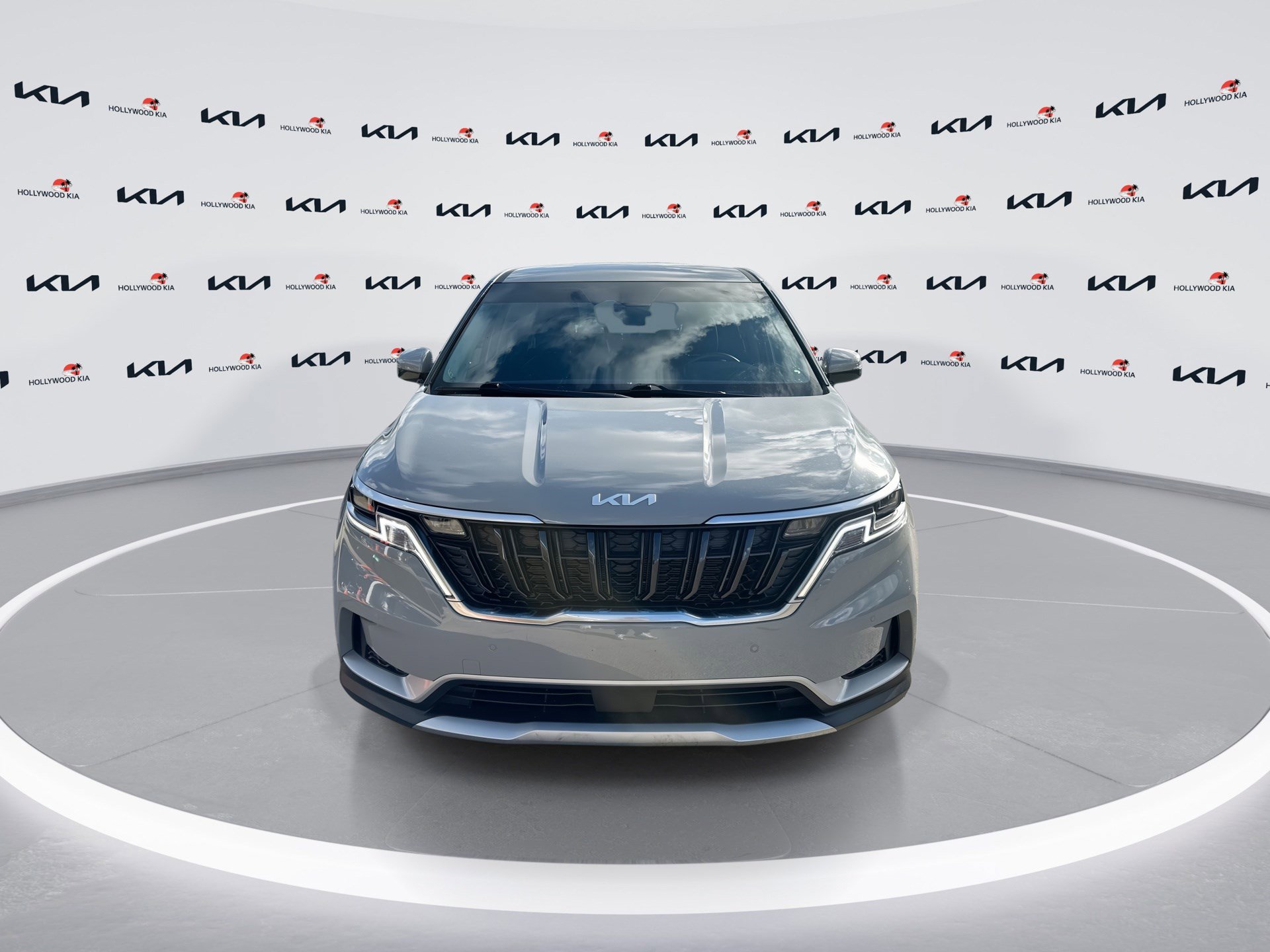 Used 2024 Kia Carnival EX image 3