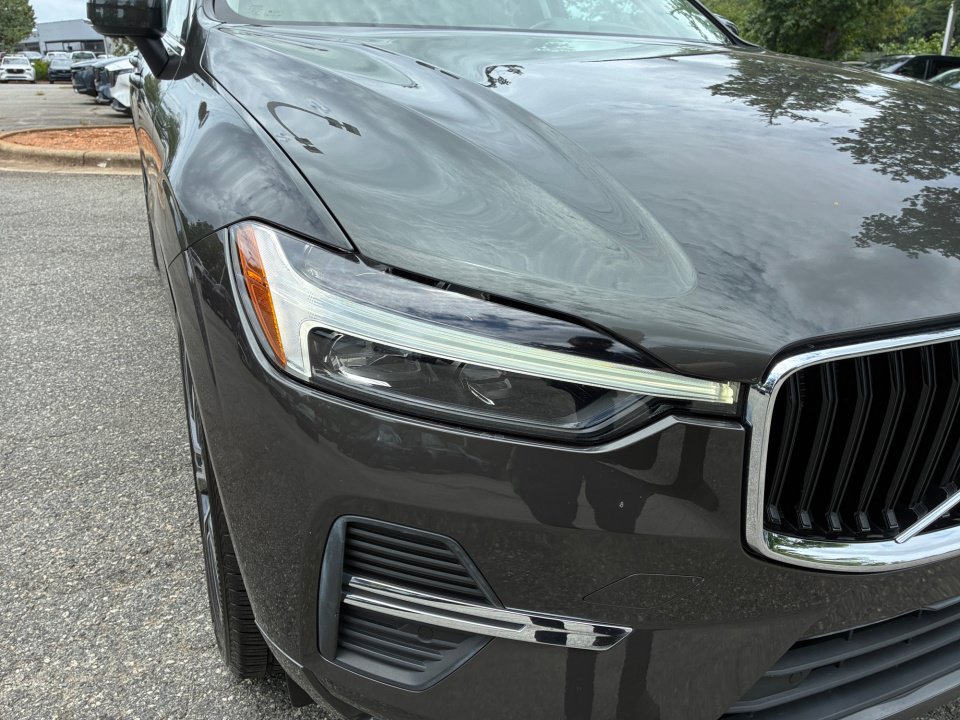 Used 2022 Volvo XC60 B5 Momentum w/ Protection Package Premier FWD image 24