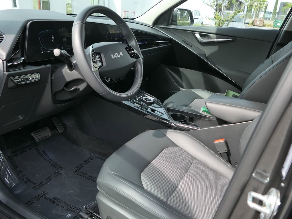 Used 2025 Kia Niro EX image 11