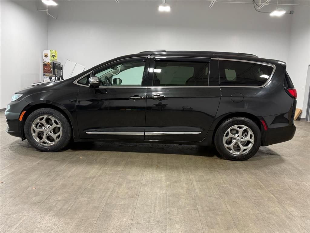 Used 2022 Chrysler Pacifica Limited image 7