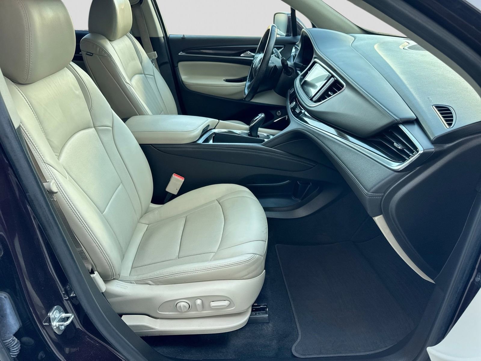 Used 2018 Buick Enclave Essence FWD image 24