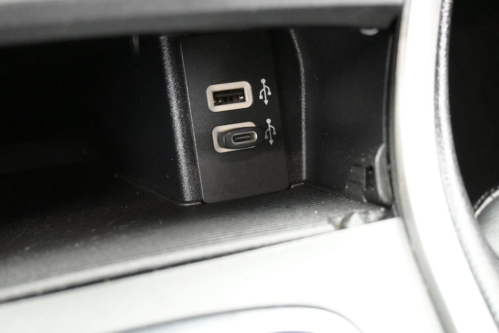 Used 2018 Ford Edge SEL w/ Equipment Group 201A FWD image 12
