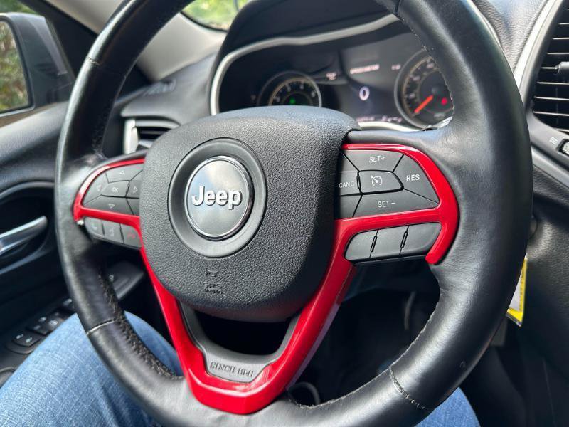 Used 2015 Jeep Cherokee Trailhawk w/ Leather Interior Group AWD/4WD image 31
