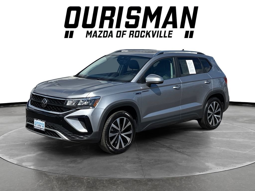 Used 2023 Volkswagen Taos SE w/ Panoramic Sunroof Package image 2