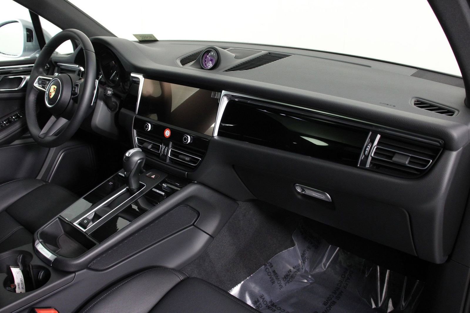 Certified 2025 Porsche Macan image 24