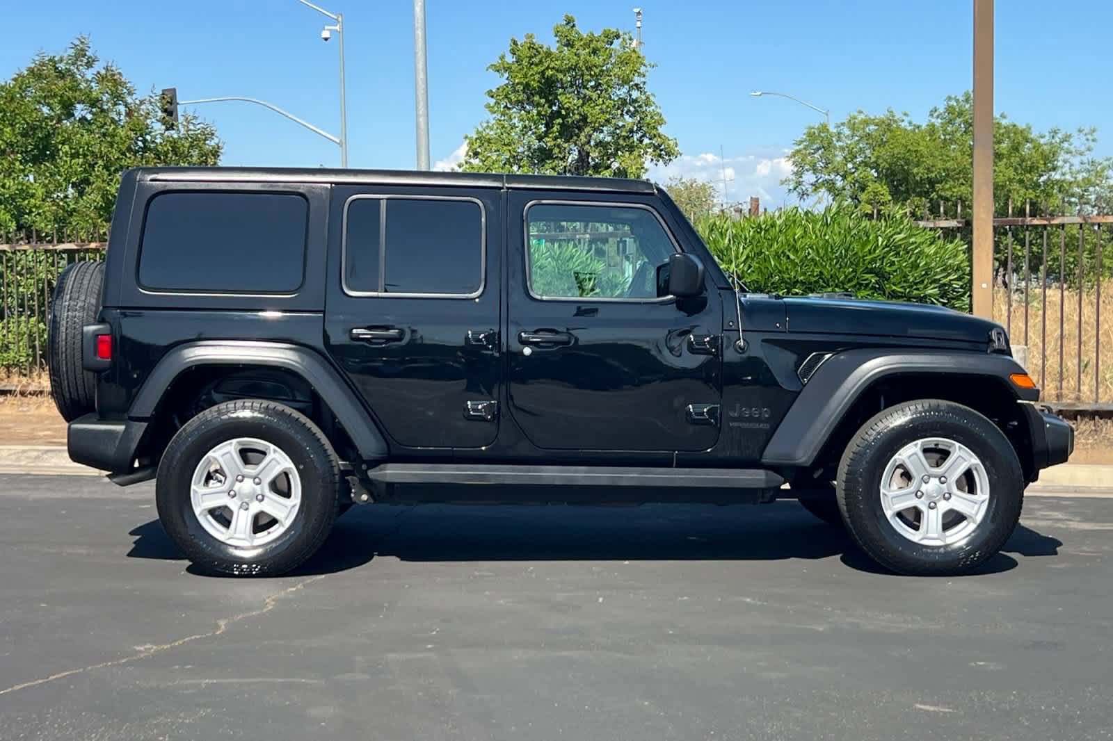 Used 2022 Jeep Wrangler Unlimited Sport AWD/4WD image 8