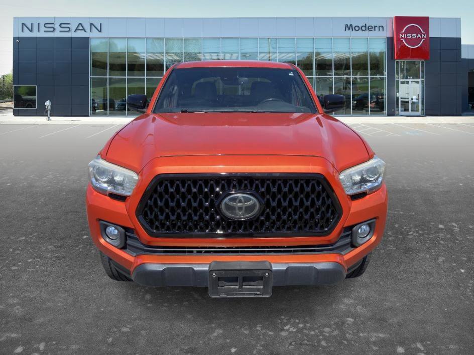 Used 2018 Toyota Tacoma SR5 RWD image 2