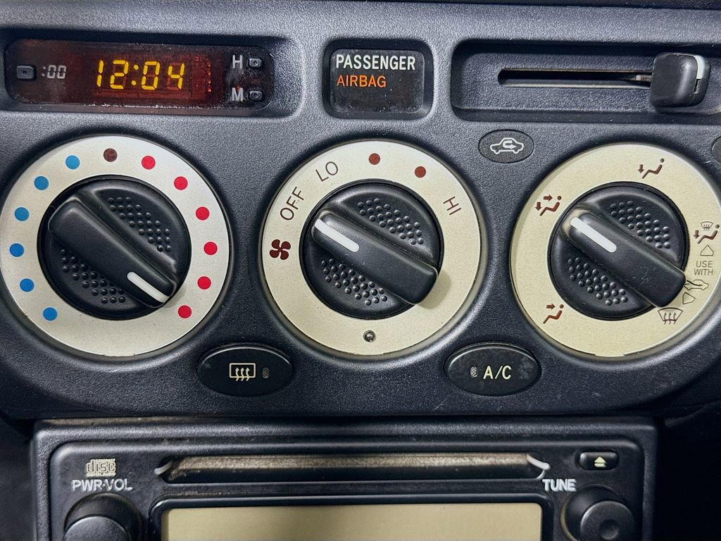 Used 2000 Toyota MR2 image 14