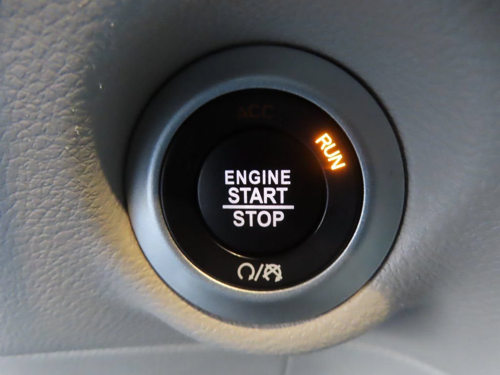 Certified 2024 Chrysler Pacifica Touring-L FWD image 11