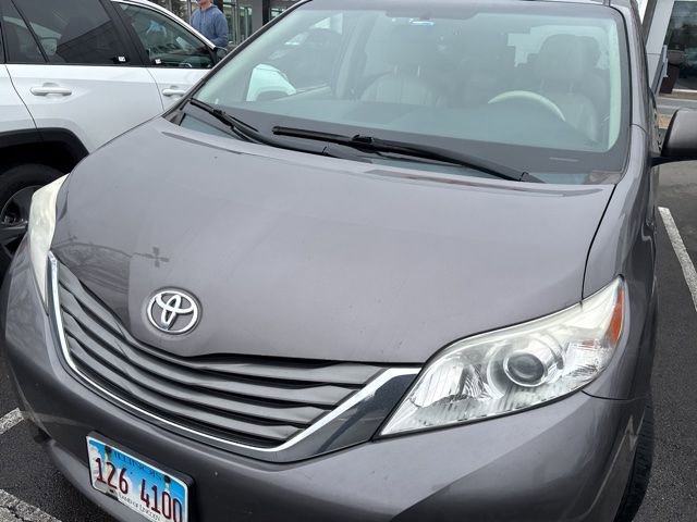 Used 2014 Toyota Sienna XLE w/ XLE Premium Package image 2