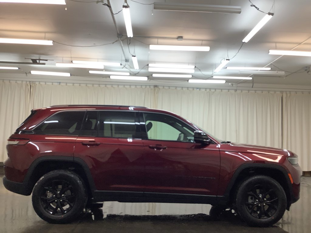 New 2026 Jeep Grand Cherokee Altitude image 5