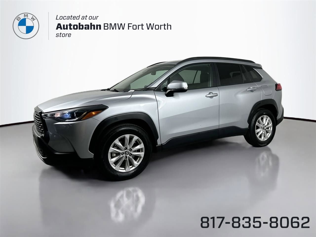 Used 2024 Toyota Corolla Cross LE image 1