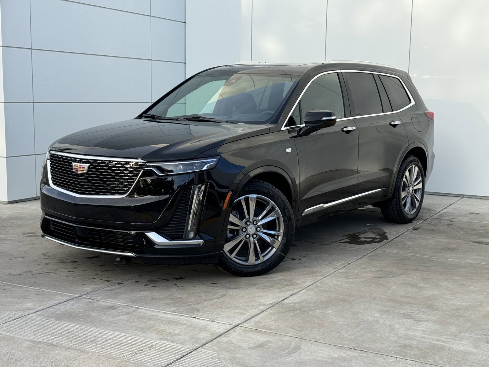 New 2025 Cadillac XT6 Premium Luxury w/ Technology Package image 2