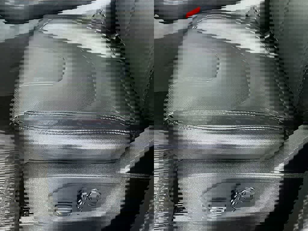 Certified 2018 Ford Edge Titanium w/ Equipment Group 301A image 30