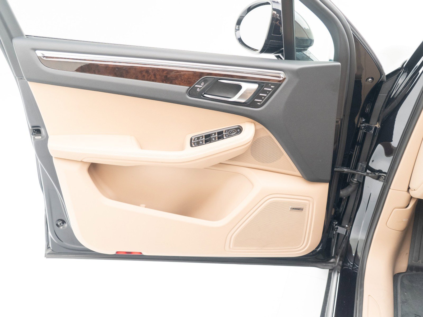 Certified 2025 Porsche Macan image 20