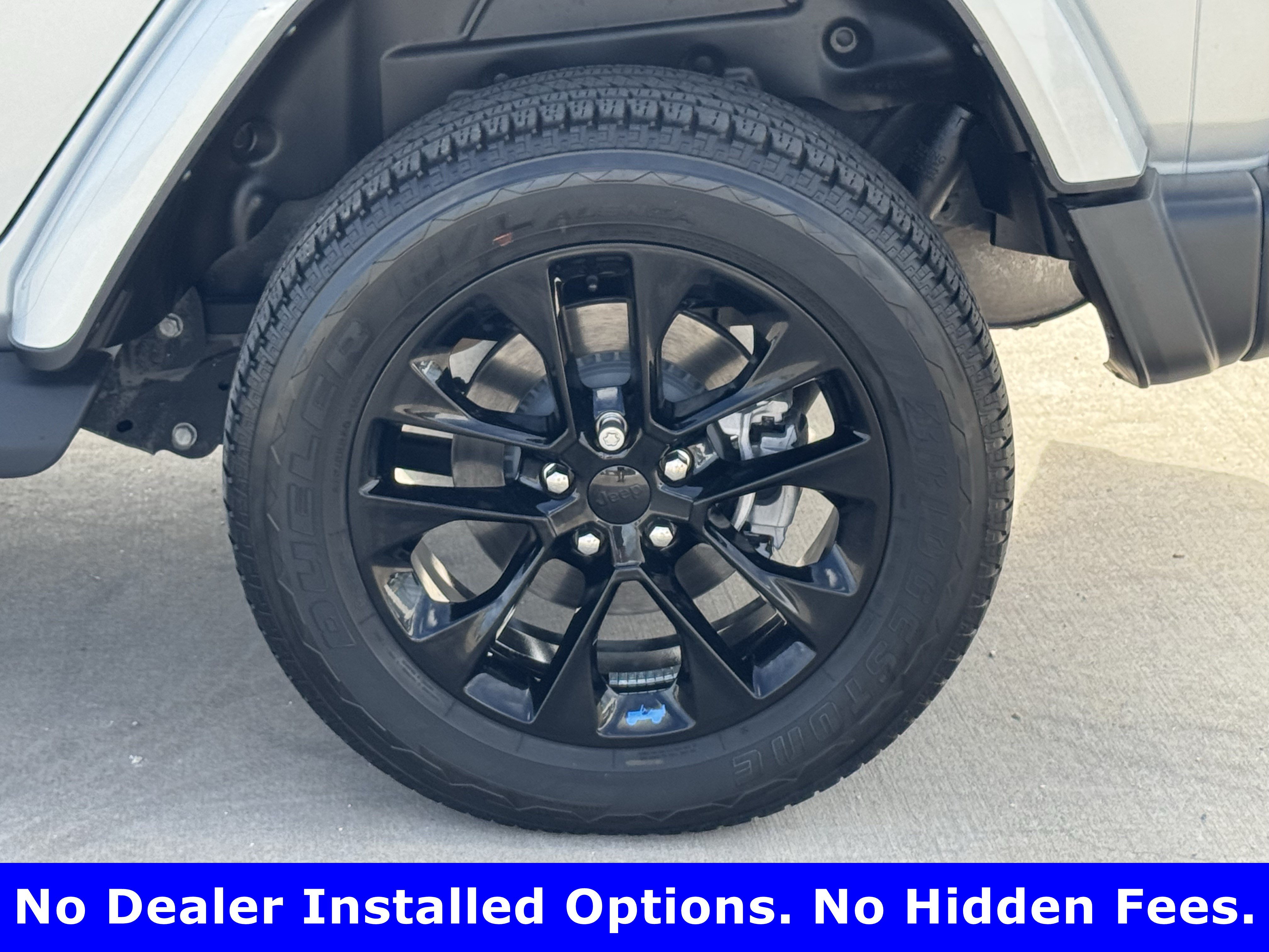 Used 2023 Jeep Wrangler Unlimited Sahara w/ Cold Weather Group AWD/4WD image 9