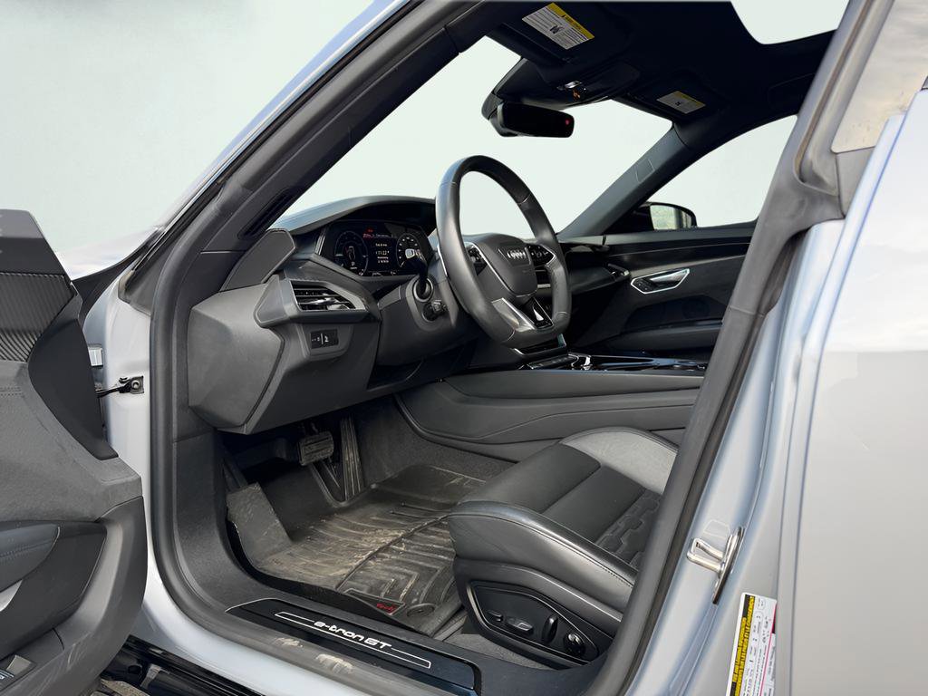Used 2022 Audi e-tron GT Prestige image 18