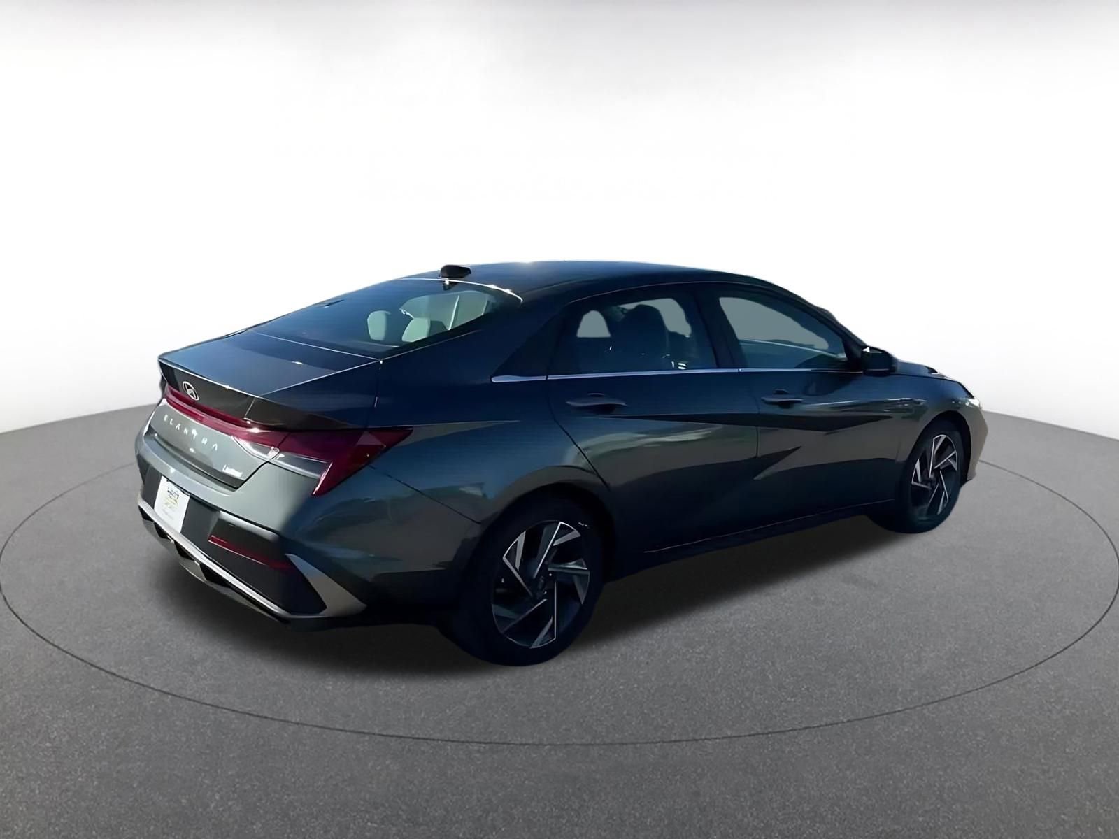 Used 2025 Hyundai Elantra Limited image 15