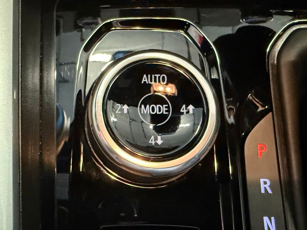 Used 2024 Chevrolet Colorado Z71 w/ Z71 Convenience Package 2 image 32