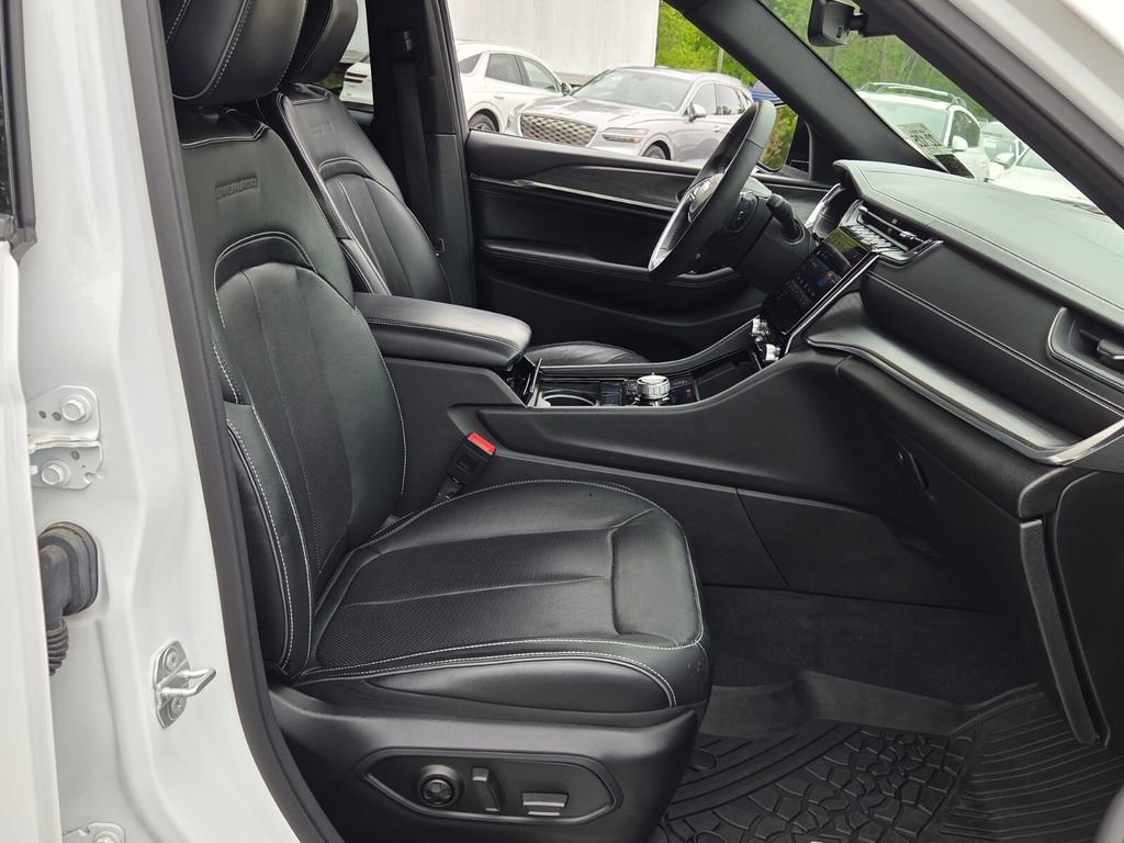 Used 2023 Jeep Grand Cherokee Overland AWD/4WD image 15