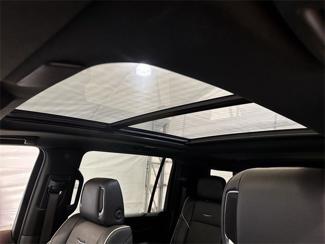 Certified 2022 Cadillac Escalade ESV Premium Luxury w/ Performance Package image 17