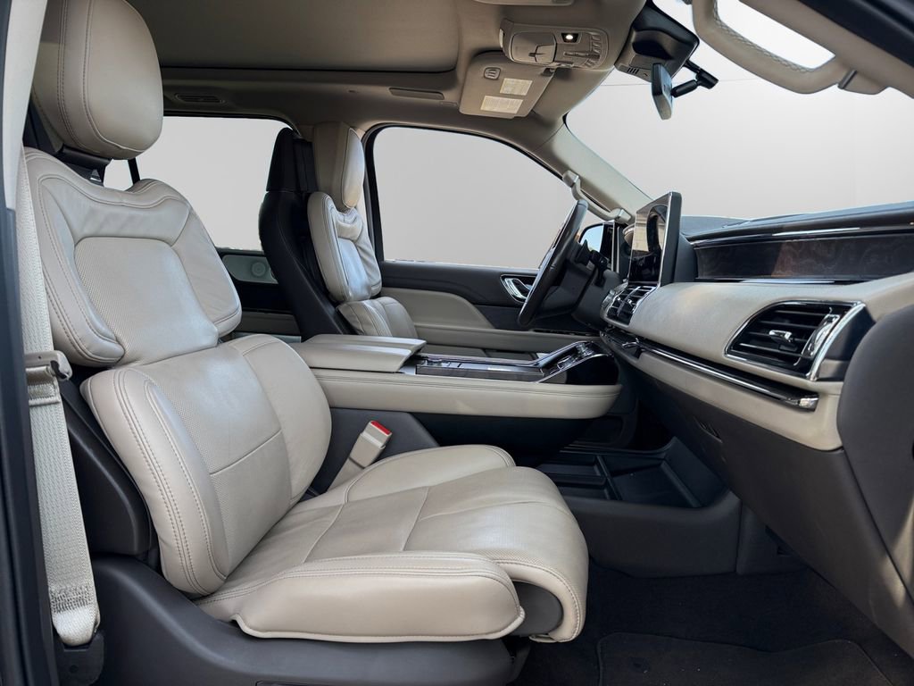 Used 2023 Lincoln Navigator L Reserve image 12