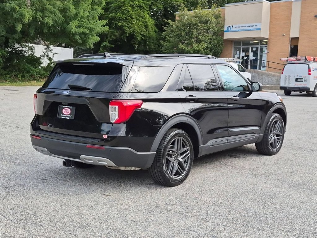 Used 2020 Ford Explorer XLT w/ Equipment Group 202A AWD/4WD image 3