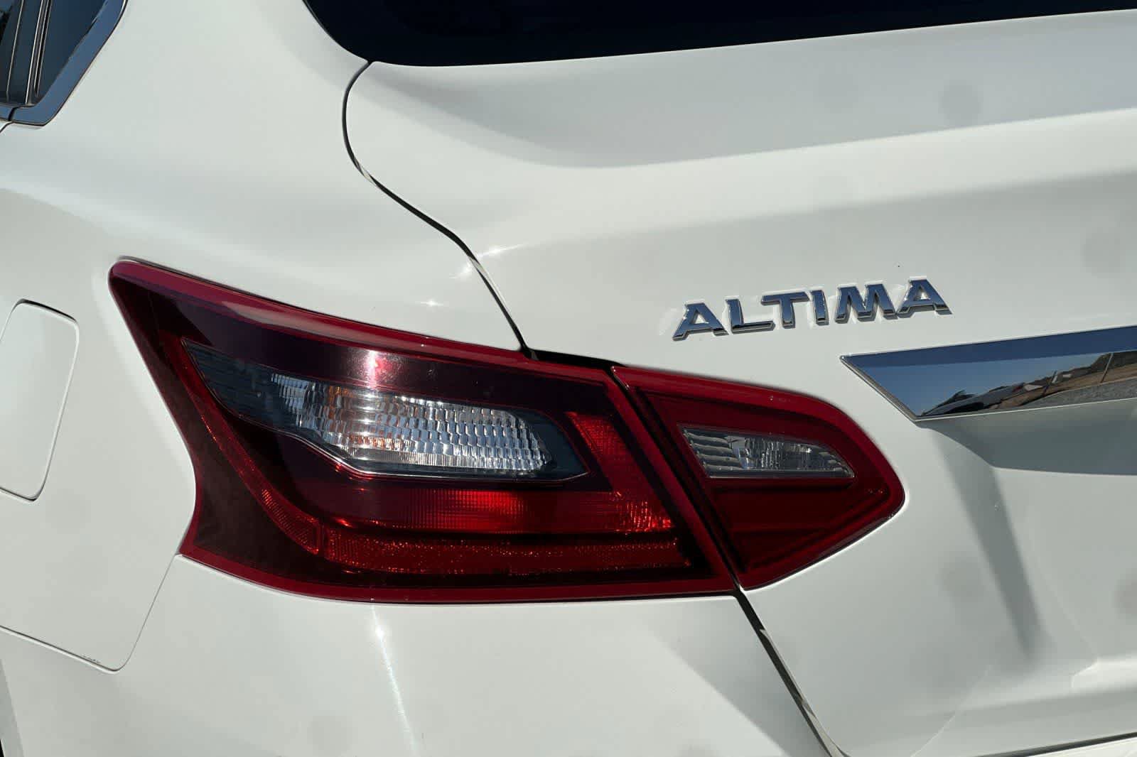 Used 2018 Nissan Altima 2.5 SL FWD image 34
