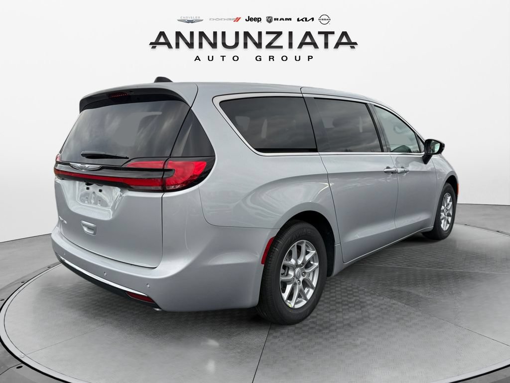 New 2026 Chrysler Pacifica Select FWD image 5