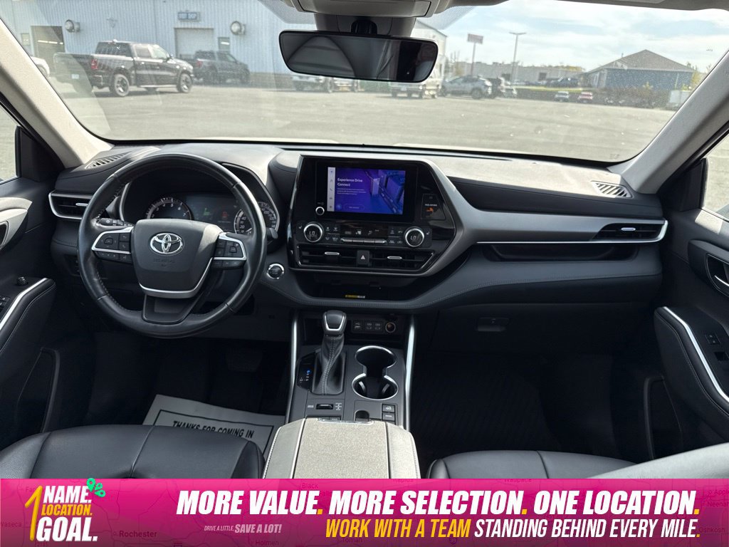 Used 2023 Toyota Highlander XLE AWD/4WD image 15