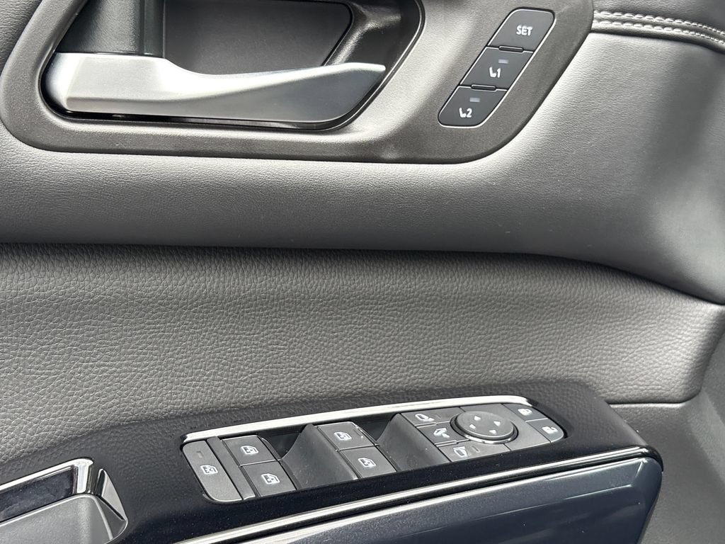 New 2026 Nissan Pathfinder Platinum FWD image 10