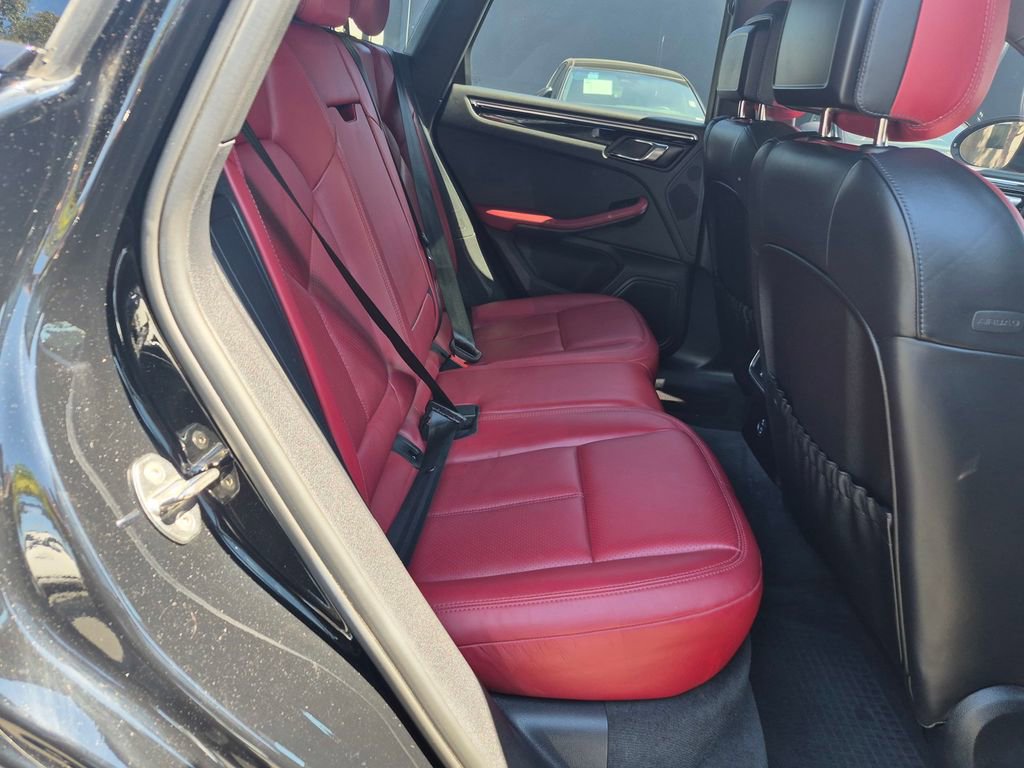 Used 2023 Porsche Macan image 31