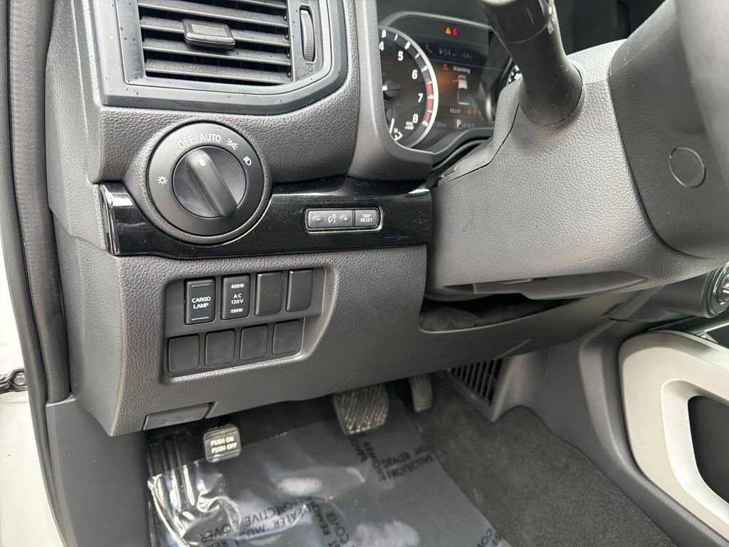 Used 2024 Nissan Titan SV w/ SV Convenience Package image 20
