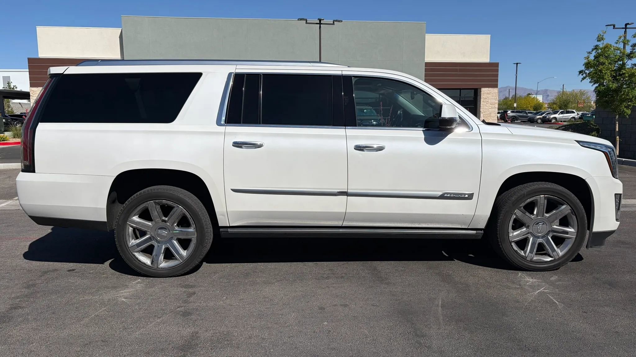 Used 2016 Cadillac Escalade ESV Premium AWD/4WD image 6