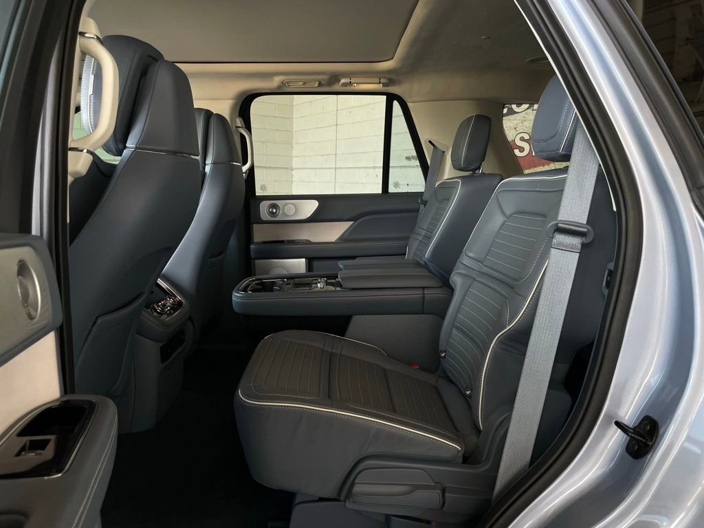 Used 2021 Lincoln Navigator Black Label w/ Cargo Convenience Package image 12
